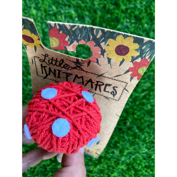 Knit MUSHROOMS Plant Stakes - Mushrooms For Potted Plants - Handmade Pencils - Picture 8 of 9